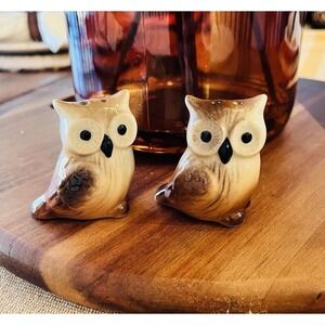 Adorable Small 3" Ceramic OWLS Salt & Pepper Shakers + stoppers